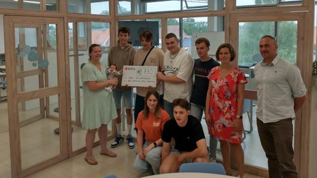 Leerlingen van Campus De Vesten schenken een mooi bedrag aan VZW Kinderdroom.
