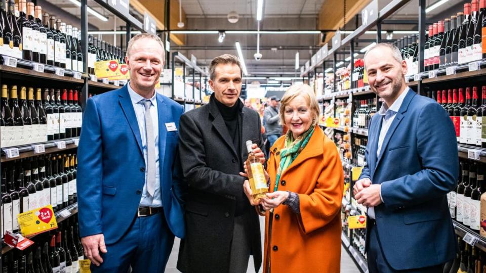 Nieuw kinderziekenhuis in Geel verkozen als goede doel voor wijnverkoopactie bij Delhaize Geel 