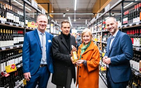 Nieuw kinderziekenhuis in Geel verkozen als goede doel voor wijnverkoopactie bij Delhaize Geel 